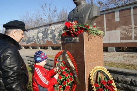 Северная Осетия. Во Владикавказе состоялось возложение венков и цветов к памятнику И.В. Сталину на Мемориале Воинской Славы