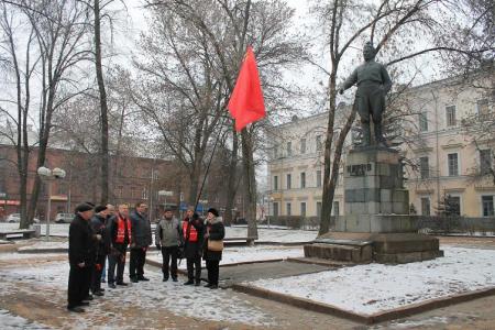 Псковские коммунисты возложили цветы к памятнику С.М. Кирову