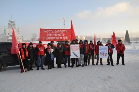 Платим налоги, где дороги? Пикет пермских коммунистов в городе Соликамске