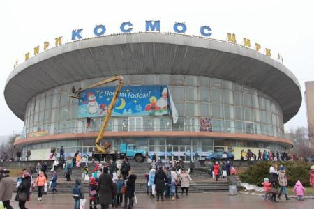 КПРФ организовала новогодние детские утренники в Луганске и Донецке
