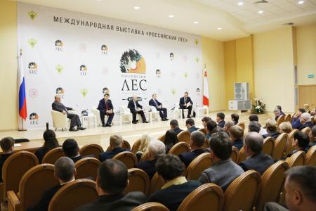 О.А. Лебедев принял участие в общероссийском форуме, посвященном лесной отрасли