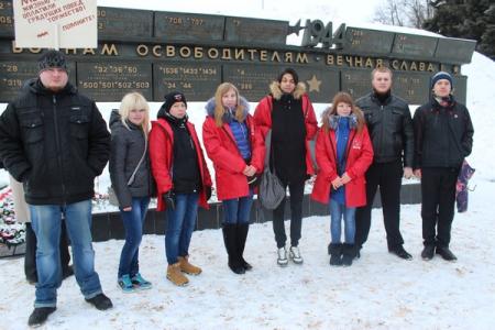 Новгородские коммунисты почтили память павших воинов-освободителей