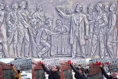 Коммунисты Татарстана возложили цветы к памятным местам основателя Советского государства