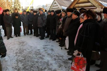 Республика Чувашия. Чебоксарские коммунисты почтили память В.И. Ленина
