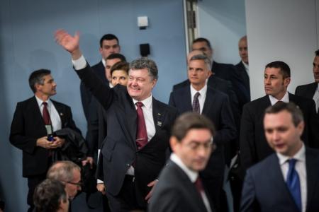 Швейцарские студенты в Цюрихе встретили Порошенко лозунгами в поддержку Донбасса и выкриками "Убийца"