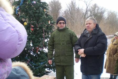 Ярославские коммунисты привезли подарки детям Луганска