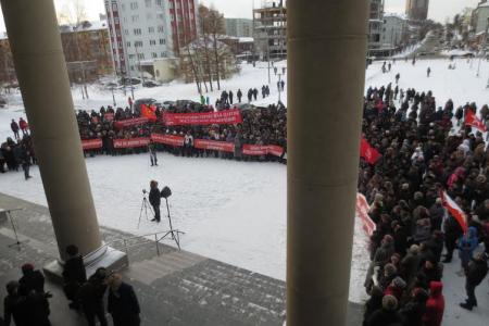 Кировчане - против закрытия Центрального рынка и отмены льгот на проезд в общественном транспорте!
