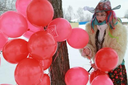 Ярославские коммунисты проводят новогодние елки для детей