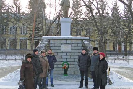 Амурская область. В Благовещенске состоялось возложение к памятникам В.И. Ленину в день 91-й годовщины со дня смерти Вождя Великого Октября