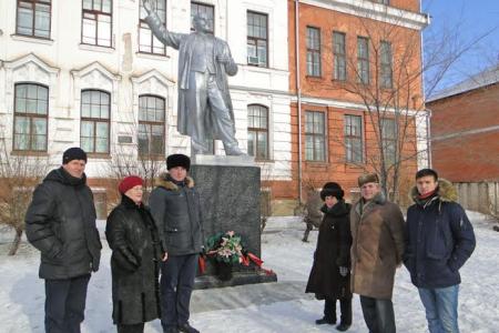 Амурская область. В Благовещенске состоялось возложение к памятникам В.И. Ленину в день 91-й годовщины со дня смерти Вождя Великого Октября