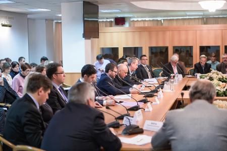 О.А. Лебедев провел в Госдуме круглый стол по проблемам качества атмосферного воздуха 