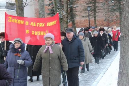 Новгородские коммунисты почтили память павших воинов-освободителей