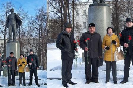 Коммунисты Татарстана возложили цветы к памятным местам основателя Советского государства