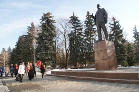 Ленин в горы счастье принес! В Черкесске к Дню памяти Ильича отреставрировали памятник Ленину на центральной площади