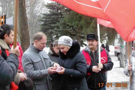 Псковская область. Коммунисты города Великие Луки приняли участие в праздновании 72-й годовщины освобождения города от немецко-фашистских захватчиков