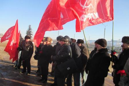 Нижегородские коммунисты возложили цветы к памятнику Владимиру Ильичу Ленину