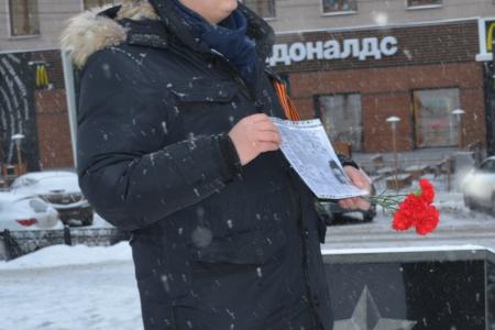 Тула. Коммунисты возложили цветы к стеле в честь города-героя Ленинграда