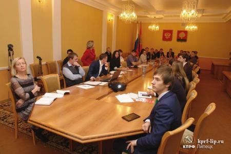 Липецкая область. Коммунисты и комсомольцы провели круглый стол по проблемам молодежи