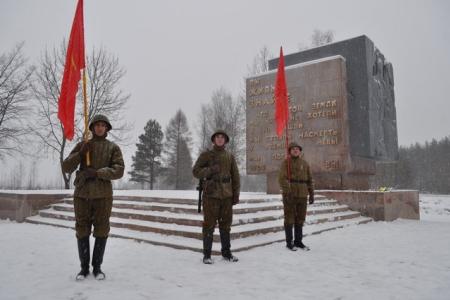 Санкт-Петербург. Коммунисты и комсомольцы почтили память защитников города Ленина