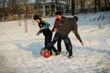 Красноярский край. Железногорские комсомольцы организовали спортивный праздник "Новогодняя олимпиада 2015"