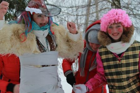 Ярославские коммунисты проводят новогодние елки для детей