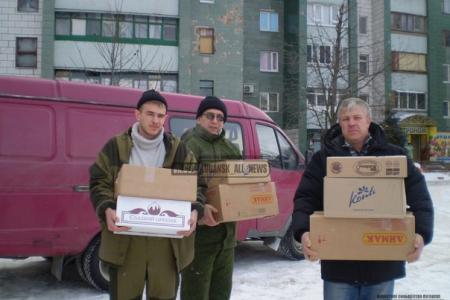 Ярославские коммунисты привезли подарки детям Луганска