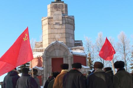 Костромской горком КПРФ организовал возложение цветов к памятнику В.И. Ленину