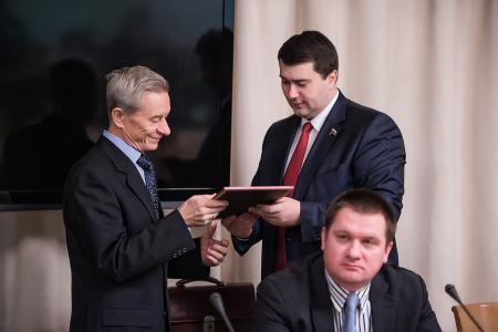 О.А. Лебедев провел в Госдуме круглый стол по проблемам качества атмосферного воздуха 