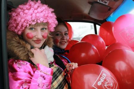 Ярославские коммунисты проводят новогодние елки для детей