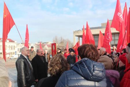 Коммунисты Крыма почтили память Вождя мирового пролетариата В.И. Ленина