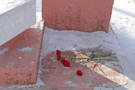 Амурская область. В Благовещенске состоялось возложение к памятникам В.И. Ленину в день 91-й годовщины со дня смерти Вождя Великого Октября