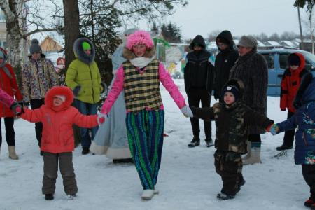 Ярославские коммунисты проводят новогодние елки для детей
