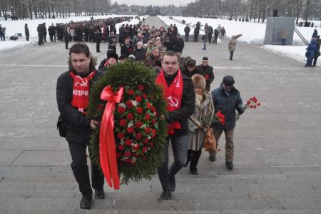 Ленинград: Коммунисты и комсомольцы почтили память жертв блокады