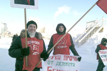 Коммунисты и комсомольцы Якутии проводят пикеты в защиту Владимира Бессонова