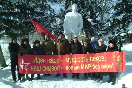 Алтайские коммунисты 23 февраля провели автопробег по селам Бийского района