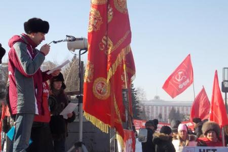 Участники митинга в Барнауле потребовали отставки правительства и губернатора Алтайского края