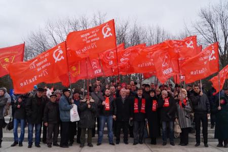 Коммунисты Краснодара отметили день освобождения города возложением цветов и красным «автопоездом»