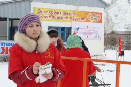 Коммунисты и комсомольцы Республики Алтай провели митинг в честь 97-й годовщины Советской Армии и Военно-Морского Флота