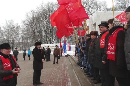 Торжественная церемония возложения венков прошла на Мемориале павших в годы Великой Отечественной войны в Курске