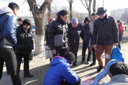 Астраханские коммунисты провели акцию "Знамя нашей Победы"