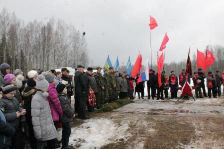 Псковские коммунисты провели митинг у комплекса Героя Советского Союза Александра Матросова