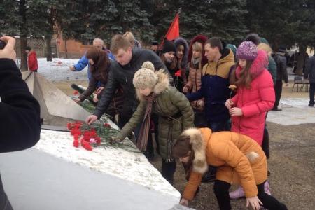 Тульская область. Шествиями, митингами и возложениями отметили местные отделения КПРФ День создания Красной Армии