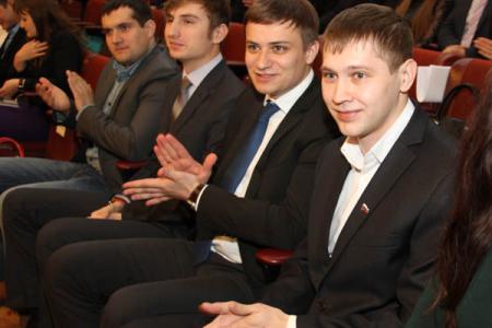 Дерзай юность! О.А. Лебедев встретился в Туле с юными парламентариями 