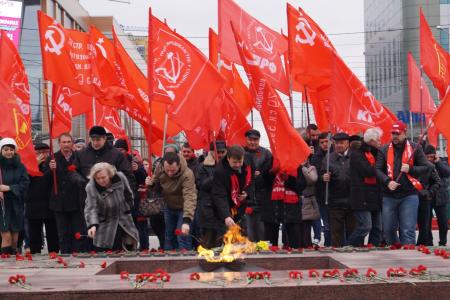 Краснодарские коммунисты организовали "красный автопоезд" в честь годовщины освобождения города от немецко-фашистских захватчиков