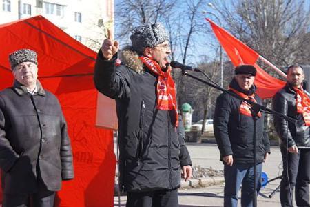 «Да здравствует 97-я годовщина создания Советской Армии и Военно-Морского Флота!». Митинг в Ростове-на-Дону