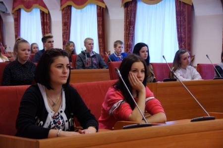Ярославские коммунисты провели встречу с с учащимися колледжа управления и профессиональных технологий