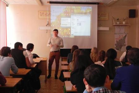 Астраханские коммунисты провели акцию "Знамя нашей Победы"