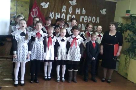 В память о подвигах своих сверстников. Коммунисты Читы провели открытый урок в школе