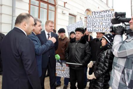 Рабочие костромского завода "Стромнефтемаш" протестуют против невыплаты зарплаты с июля прошлого года