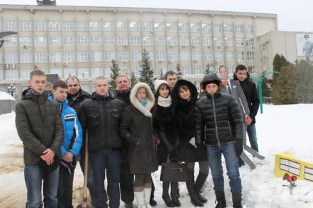 Коммунисты провели "похороны муниципального автобуса" в Пензе